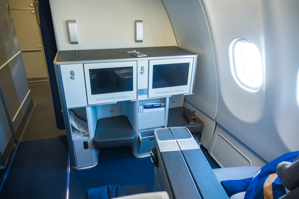 Lufthansa A330 Business Class 14