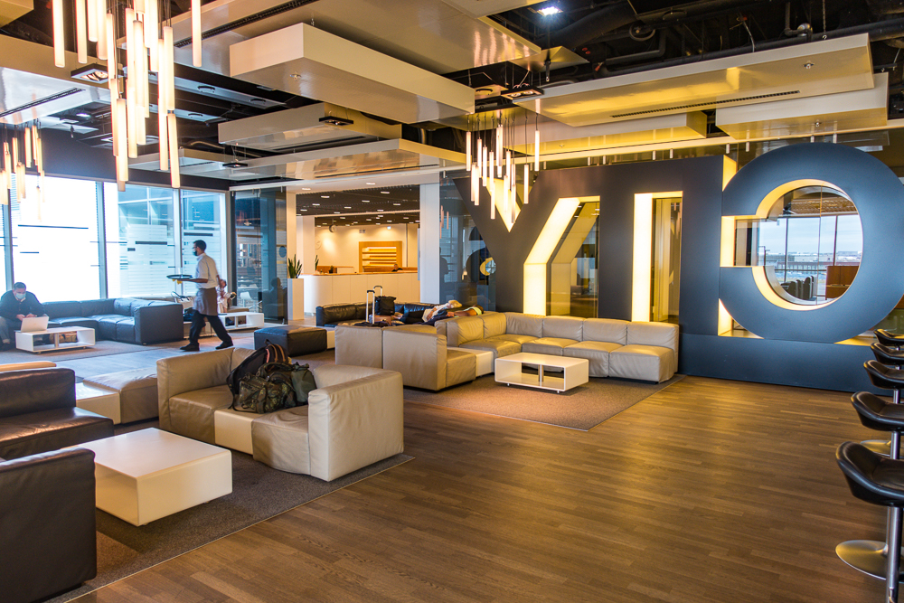 Lufthansa Senator Lounge Fra B 15