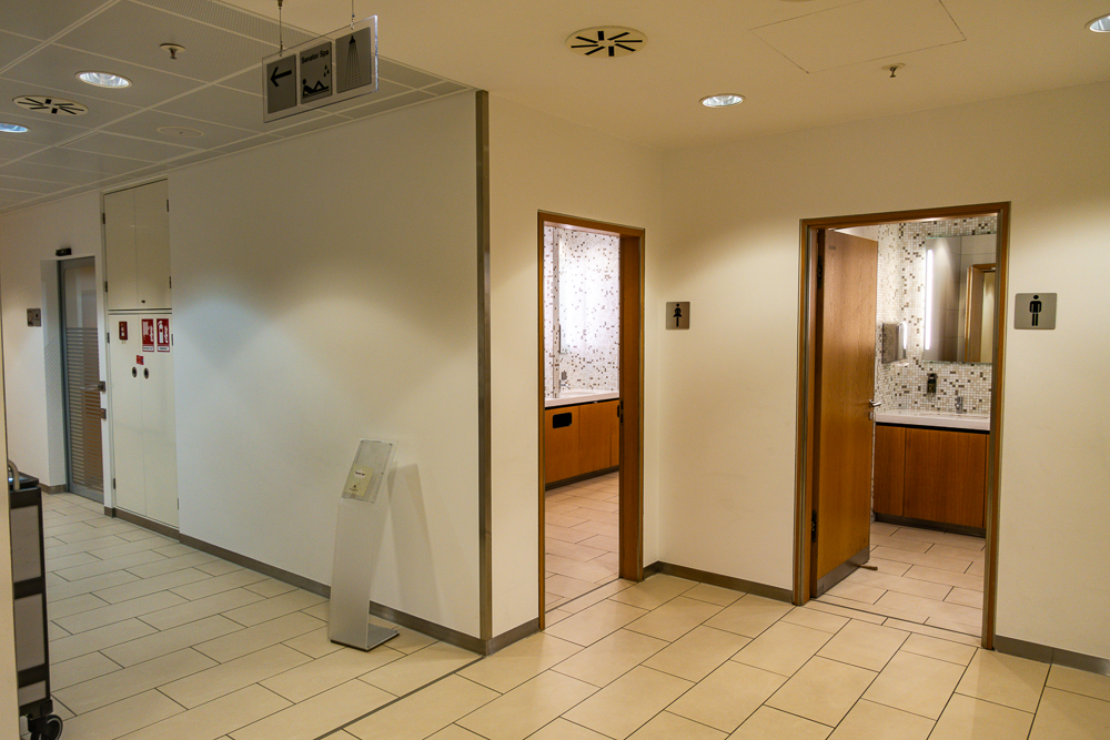 Lufthansa Senator Lounge Fra B 23