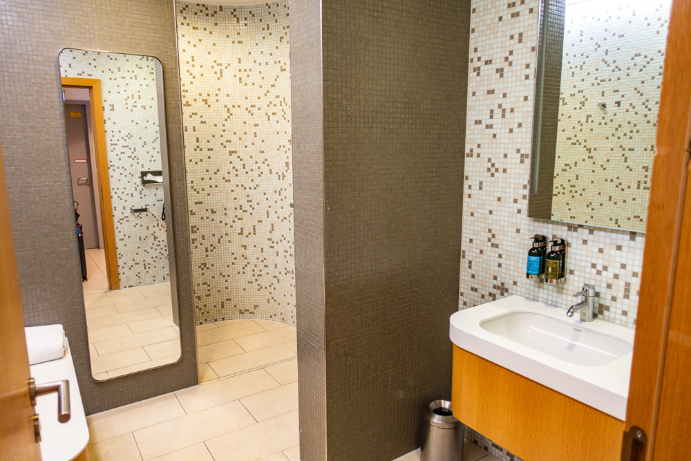 Lufthansa Senator Lounge Fra B 24