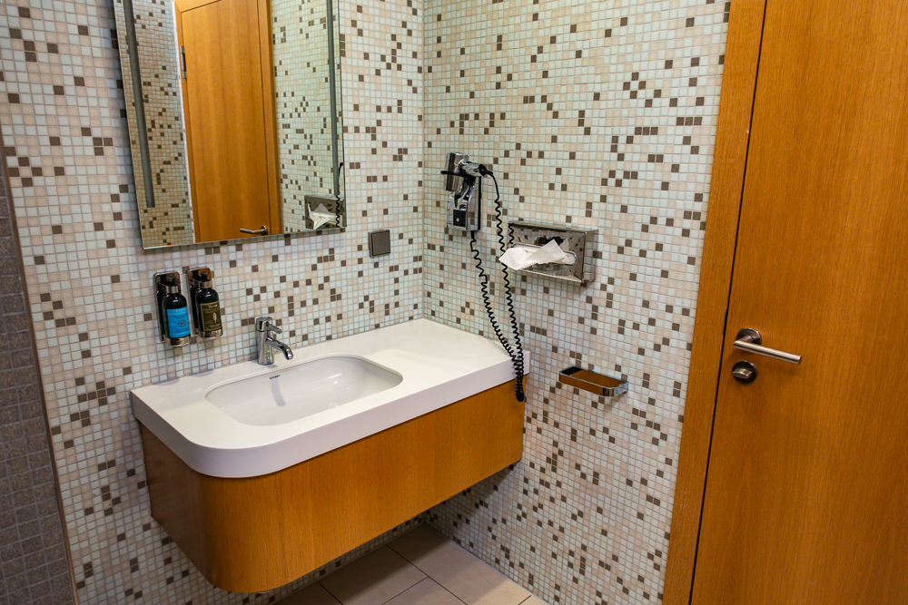 Lufthansa Senator Lounge Fra B 25