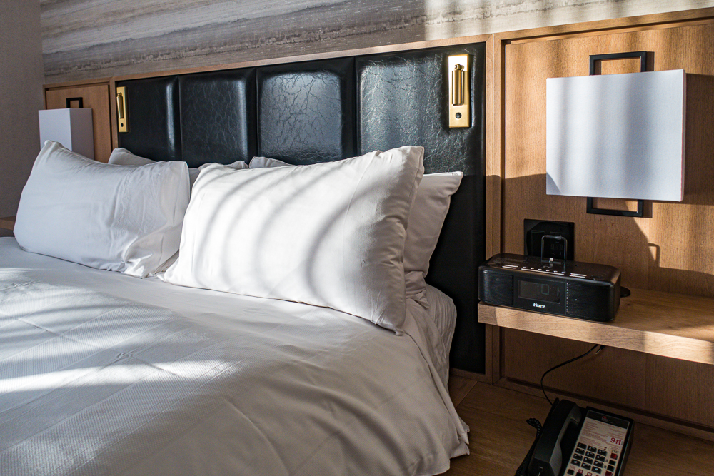 Marriott Quebec Table De Chevet