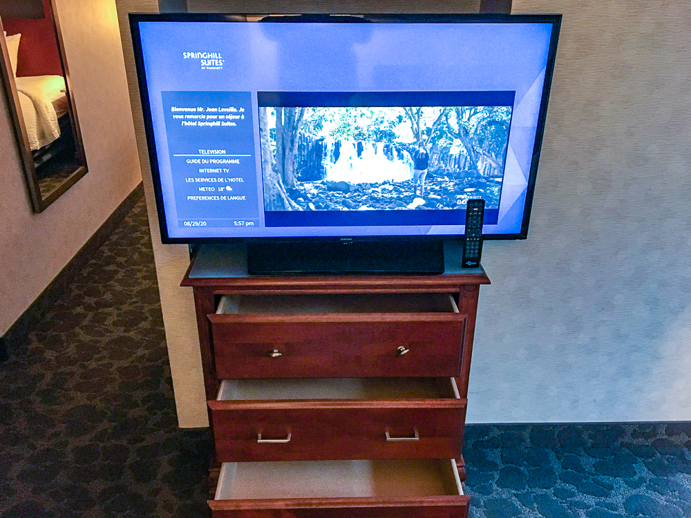 Springhill Suites Vieux Montreal Chambre Meuble Tele