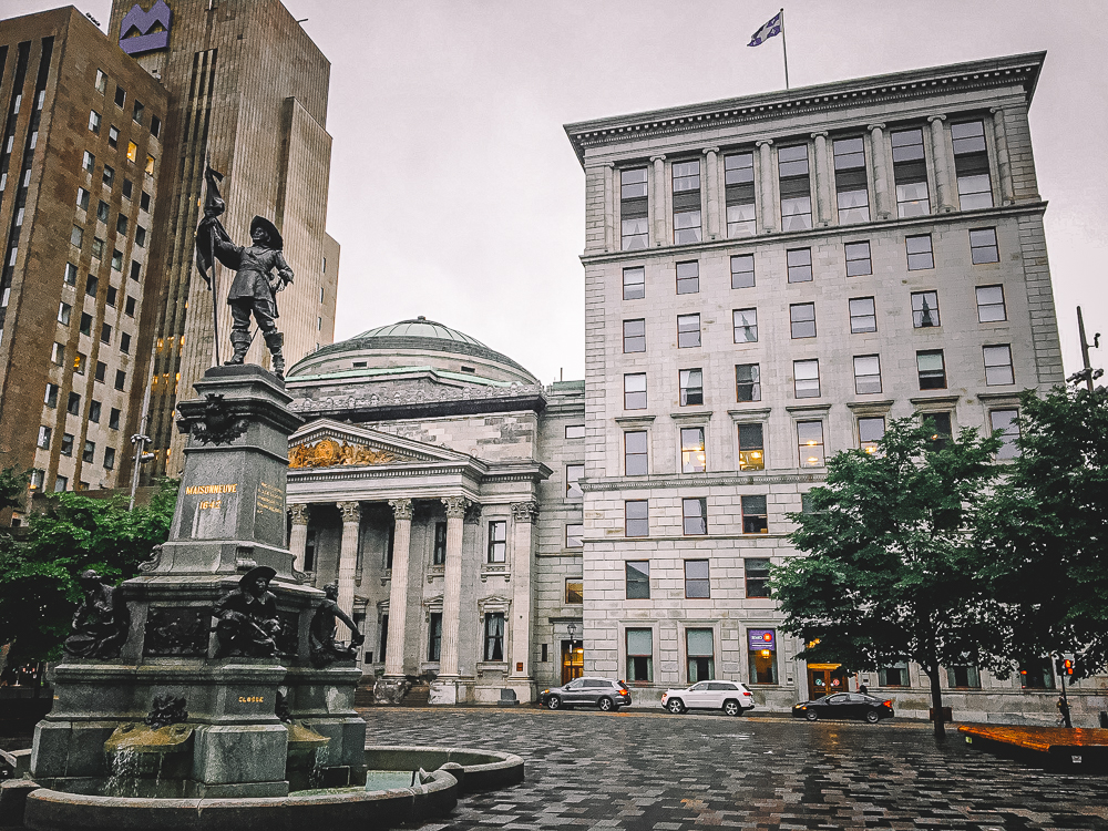 Springhill Suites Vieux Montreal Place D Armes Musee Banque De Montreal Et Tour Bmo