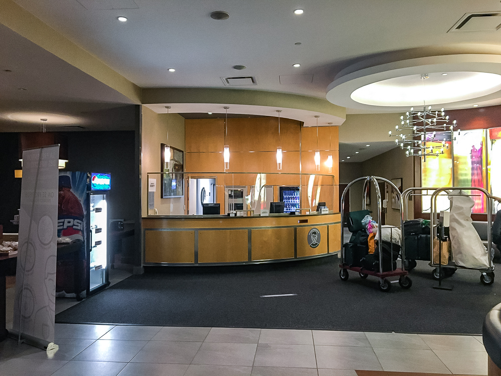 14 Courtyard By Marriott Aeroport De Montreal Reception