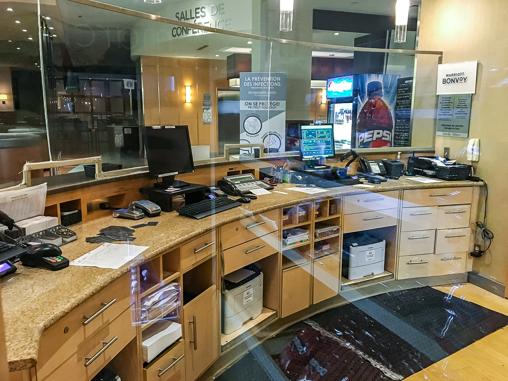 16 Courtyard By Marriott Aeroport De Montreal Reception