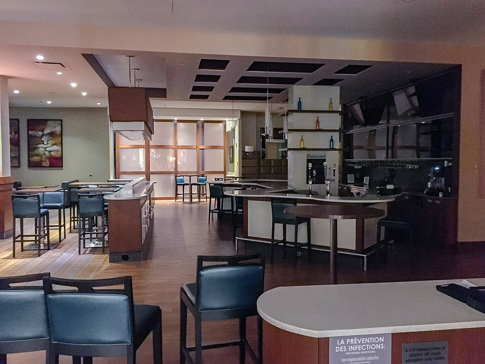 22 Courtyard By Marriott Aeroport De Montreal Salle De Restauration