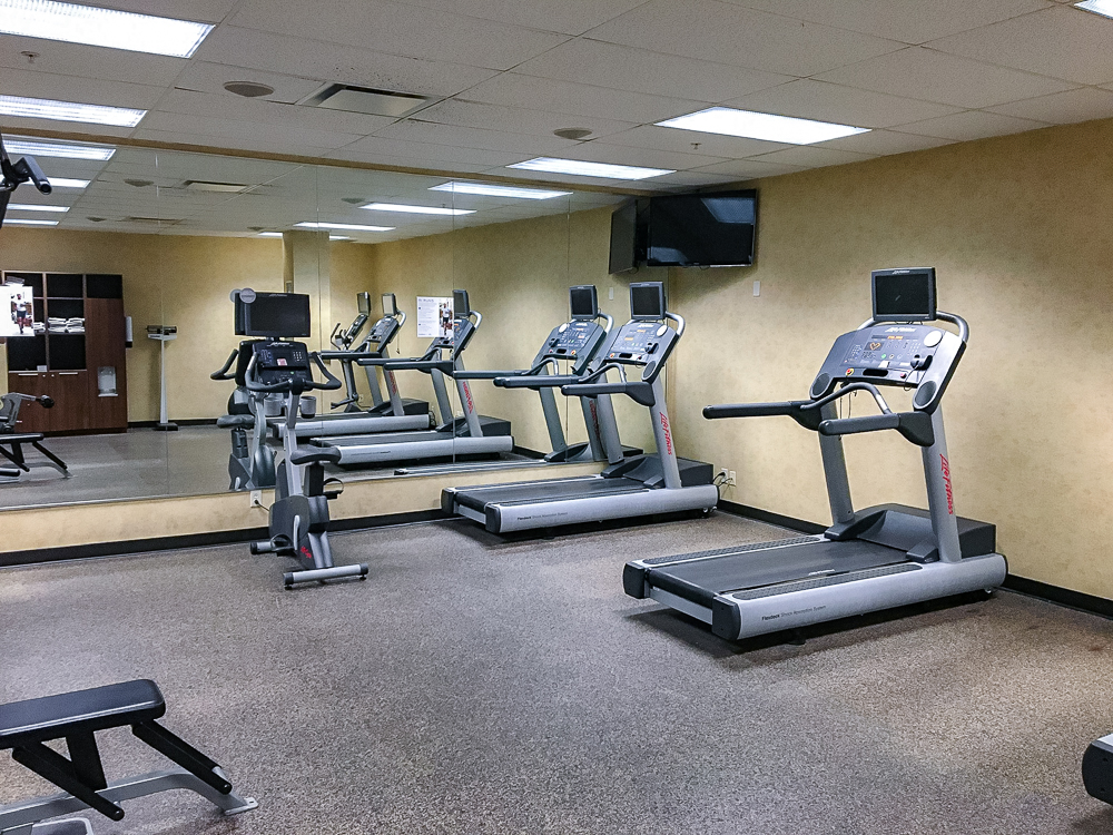 32 Courtyard By Marriott Aeroport De Montreal Salle De Sport