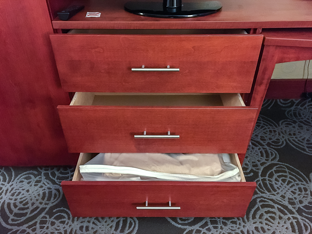 33 Courtyard By Marriott Aeroport De Montreal Chambre