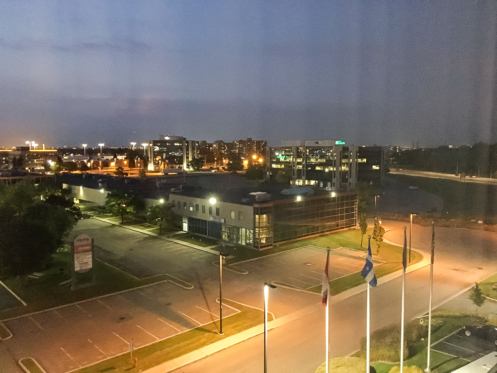 35 Courtyard By Marriott Aeroport De Montreal Vue De La Chambre