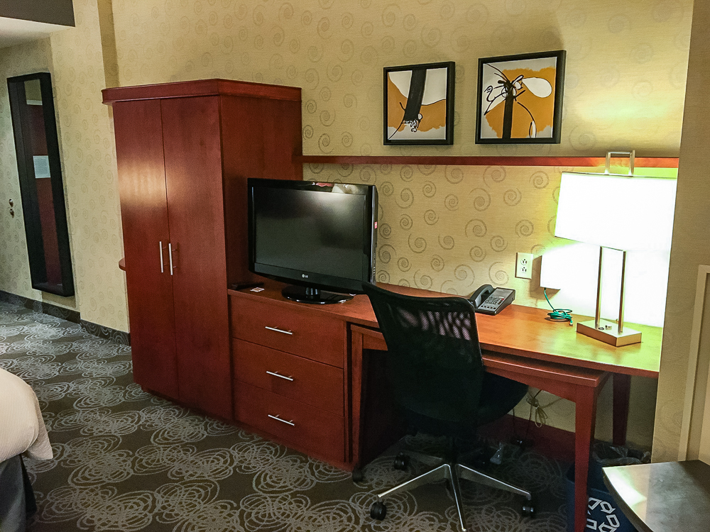 41 Courtyard By Marriott Aeroport De Montreal Bureau