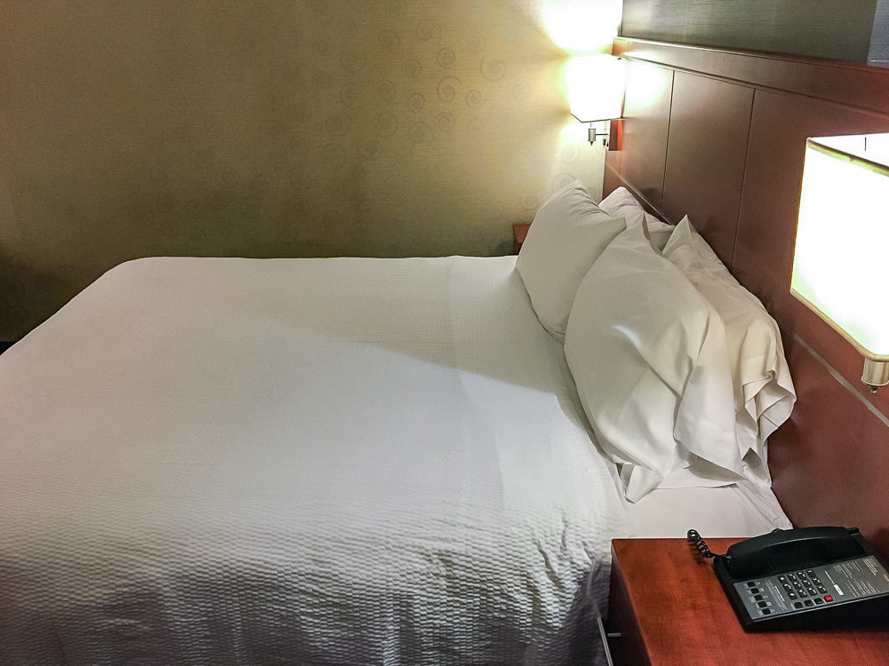 43 Courtyard By Marriott Aeroport De Montreal Lit