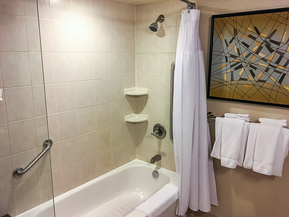 46 Courtyard By Marriott Aeroport De Montreal Salle De Bain