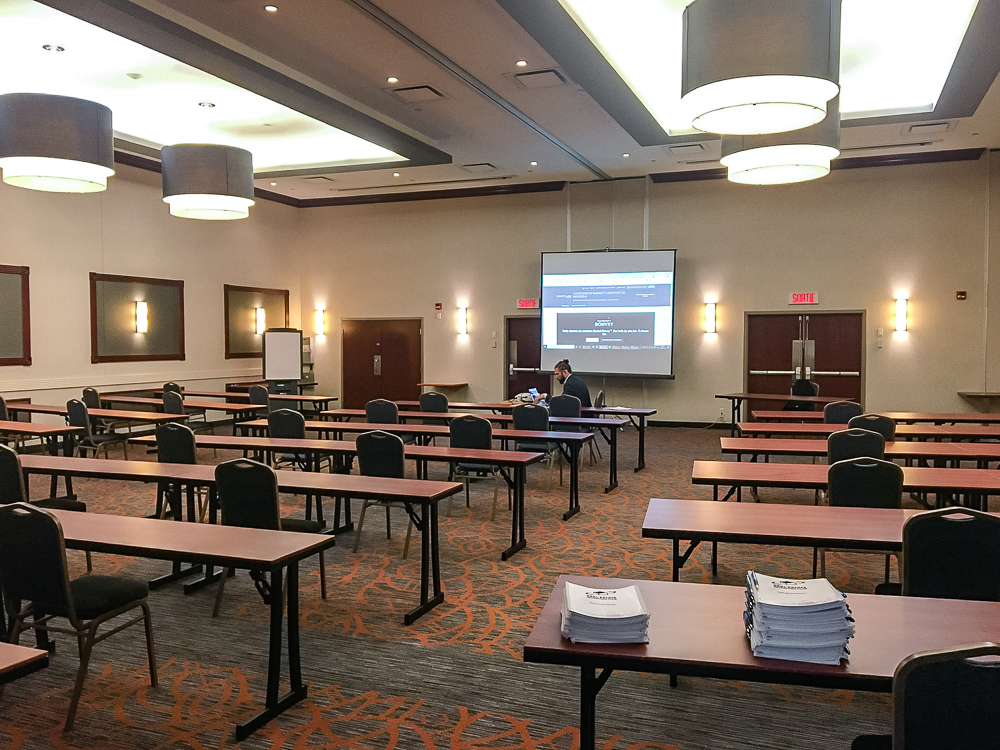 5 Courtyard By Marriott Aeroport De Montreal Salle De Conference