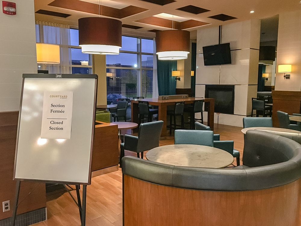 59 Courtyard By Marriott Aeroport De Montreal Salon