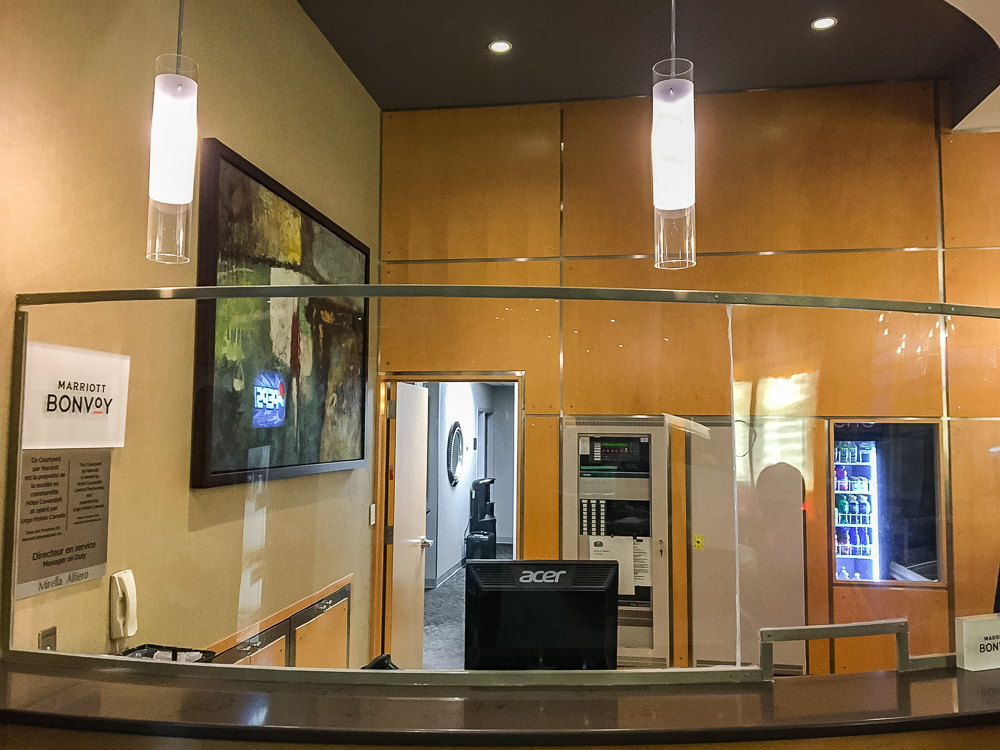 62 Courtyard By Marriott Aeroport De Montreal Reception