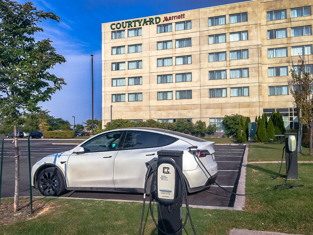 9 Courtyard By Marriott Aeroport De Montreal Recharge Voiture Electrique