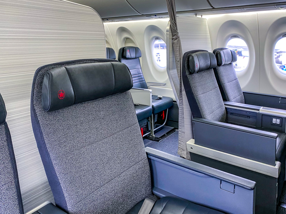 air canada a220 – business class-14