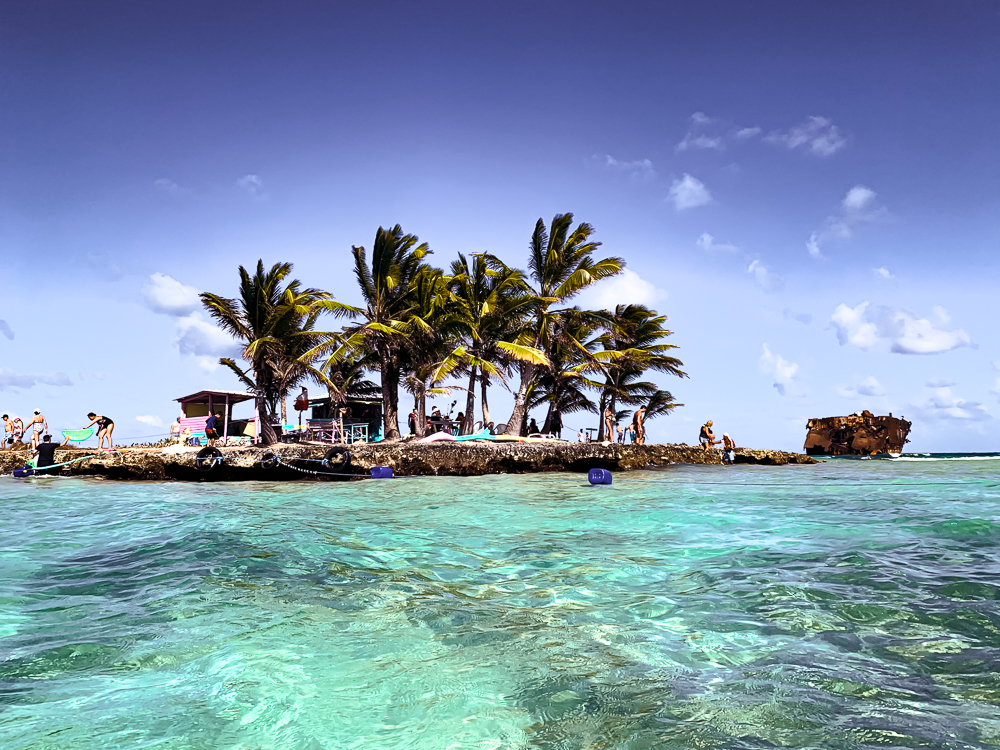 Rocky Cay Navire Echoue 01