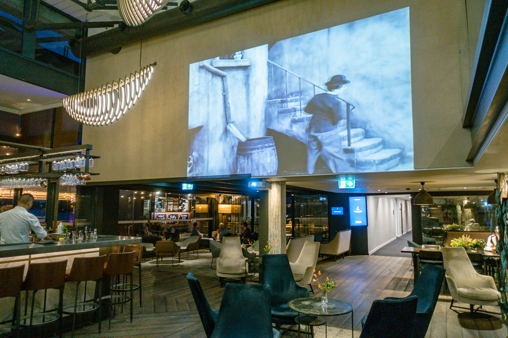 Sydney Pier 1 Autograph Collection Bar