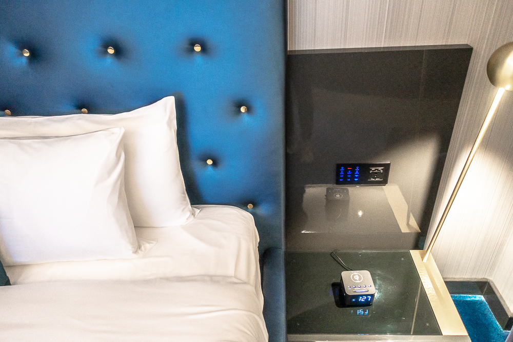 W Dubai The Palm Lit