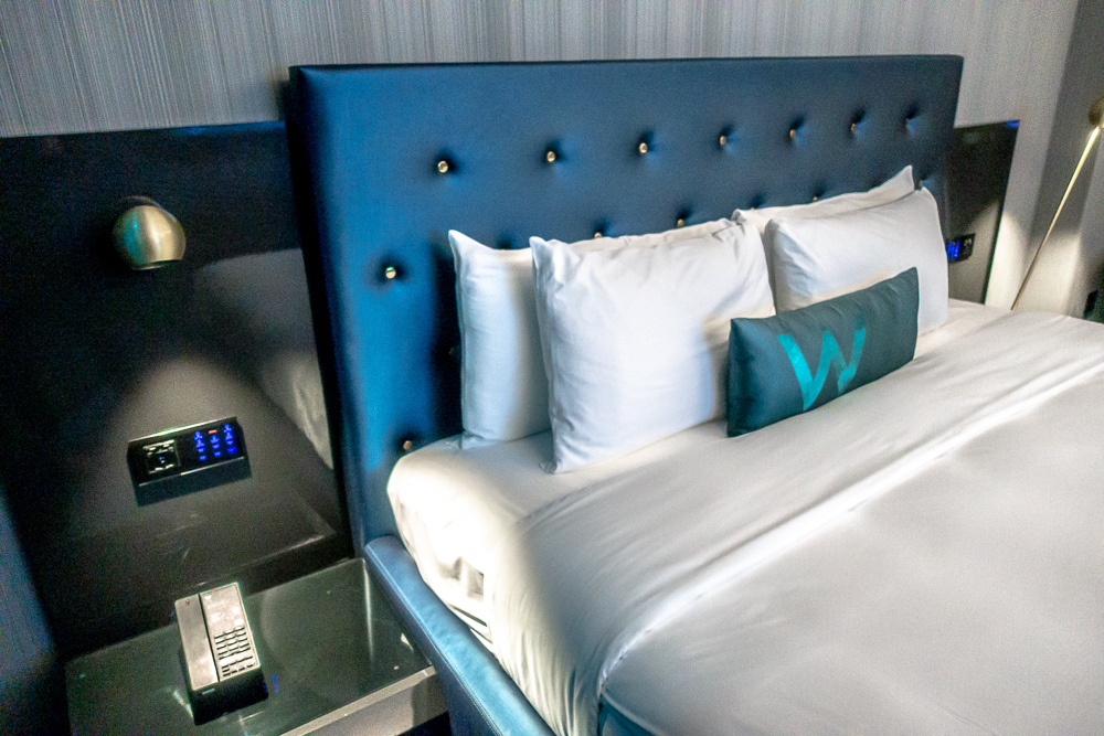 W Dubai The Palm Lit