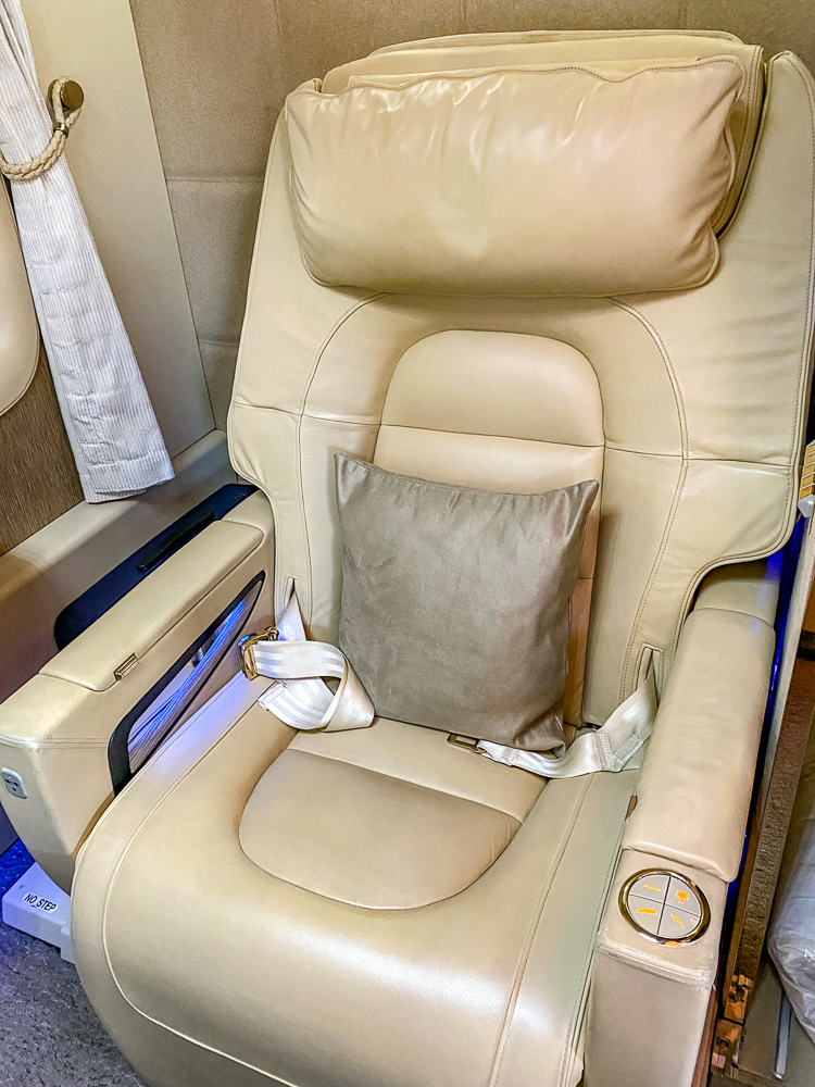 Emirates Nouvelle Premiere Classe Details Siege