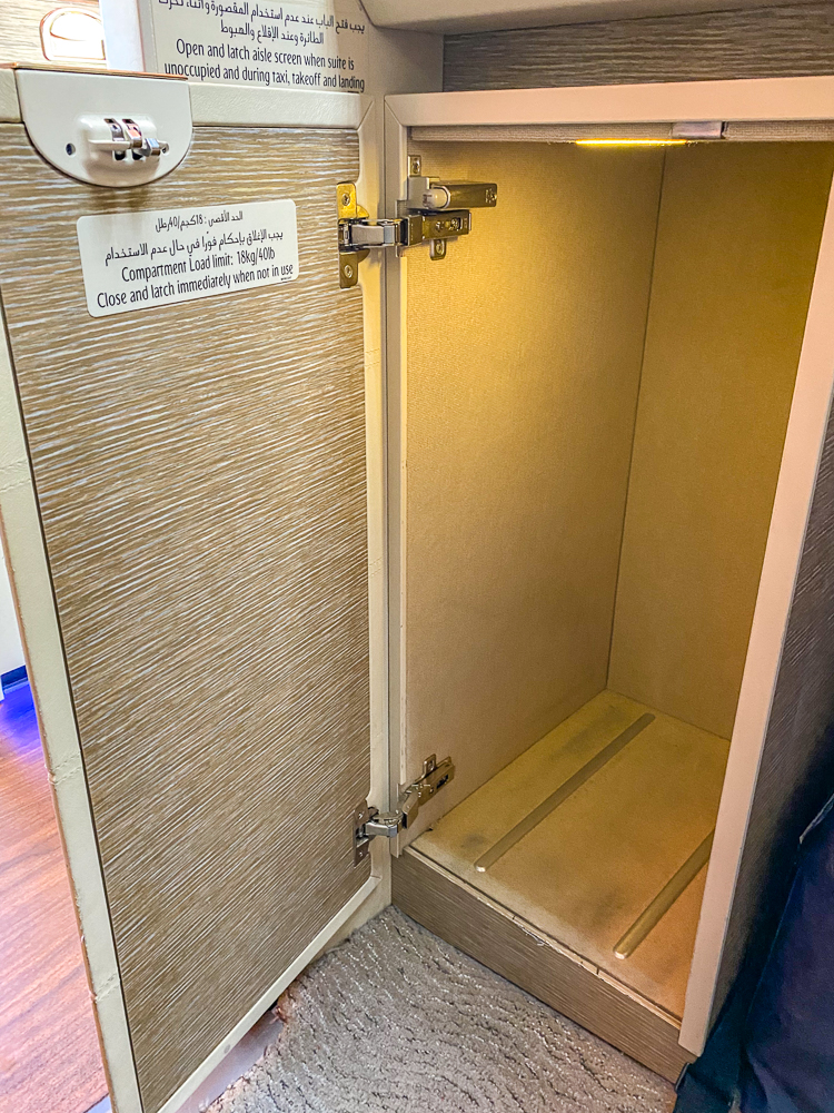 Emirates Nouvelle Premiere Classe Rangement 040