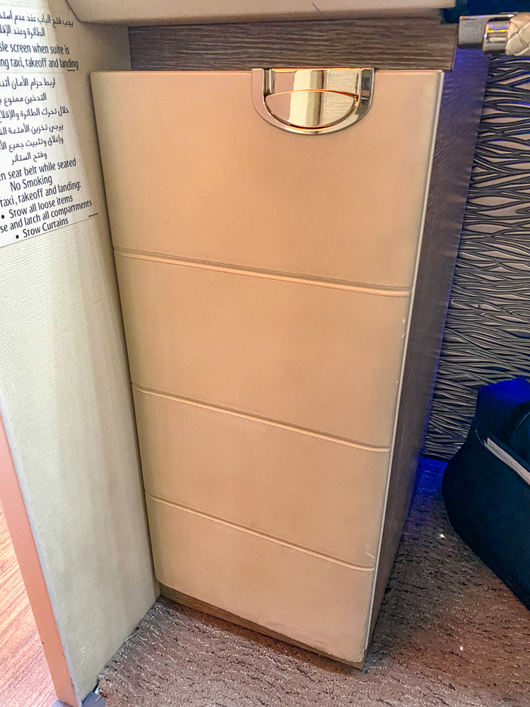 Emirates Nouvelle Premiere Classe Rangement 041