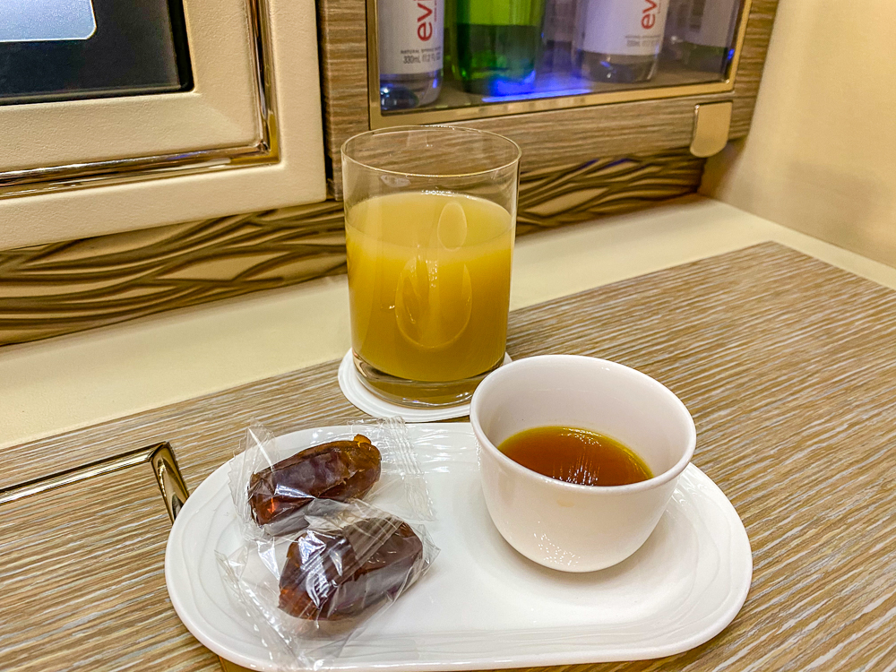 Emirates Nouvelle Premiere Classe Service Cafe Arabe 2