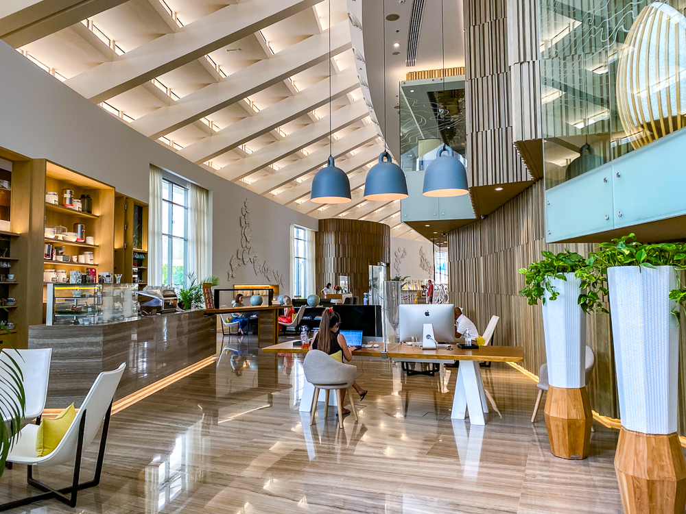 Le Royal Meridien Beach Resort The Hub