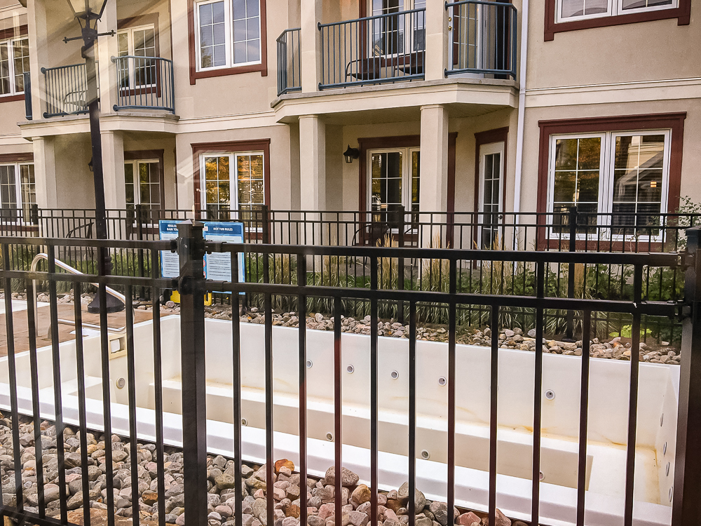 Residence Inn Mont Tremblant Manoir Labelle Piscine12