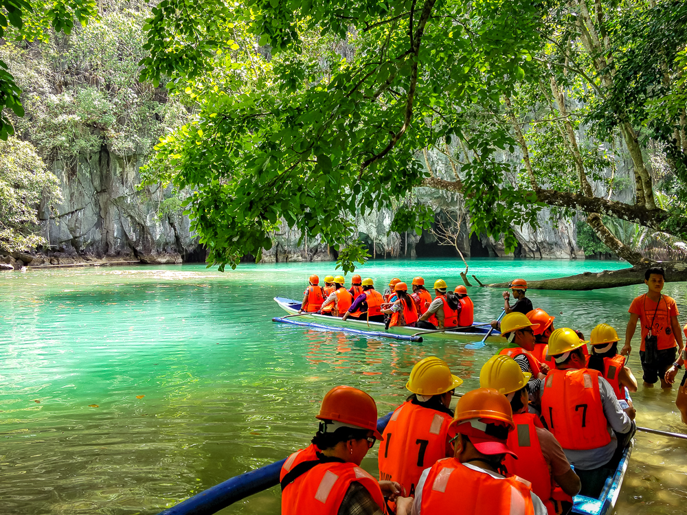 05 Tout Le Monde Doit Porter Un Casque Puerto Princesa