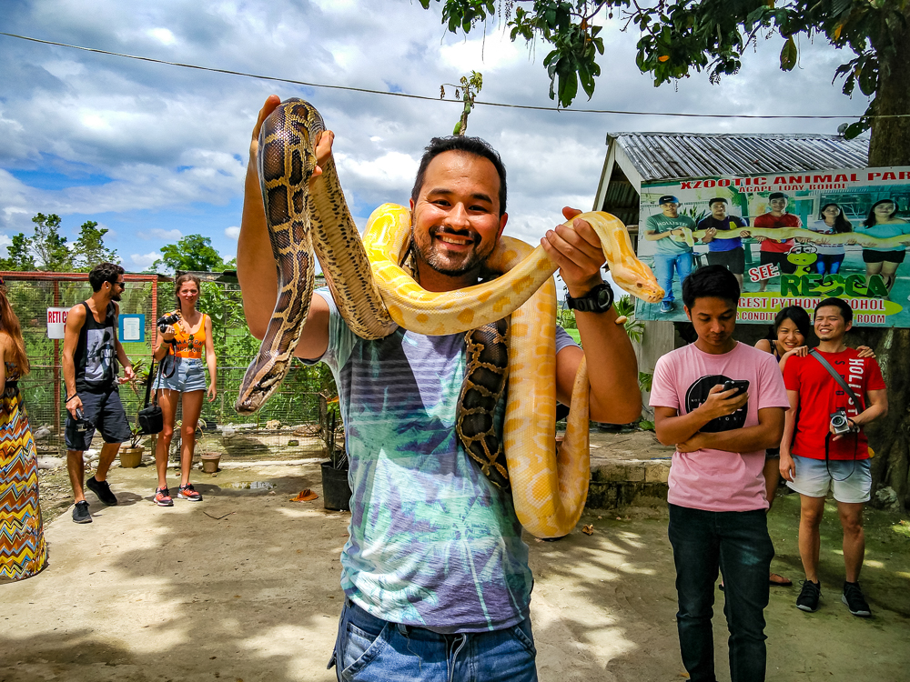 06 Je Souris Pour La Photo Mais Cet Endroit Est Tres Triste Bohol