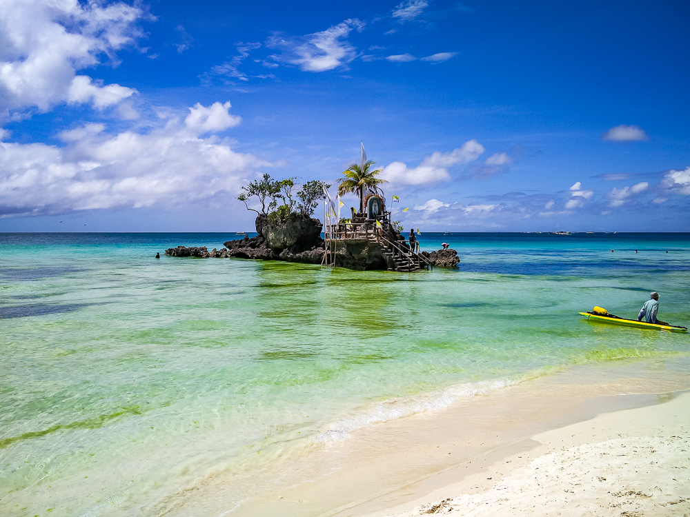 16 La Vierge Marie Sur Willy S Rock Station 1 Boracay