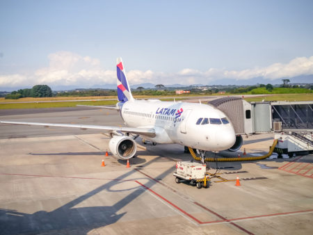 Avion Avec Les Nouvelles Couleurs De Latam