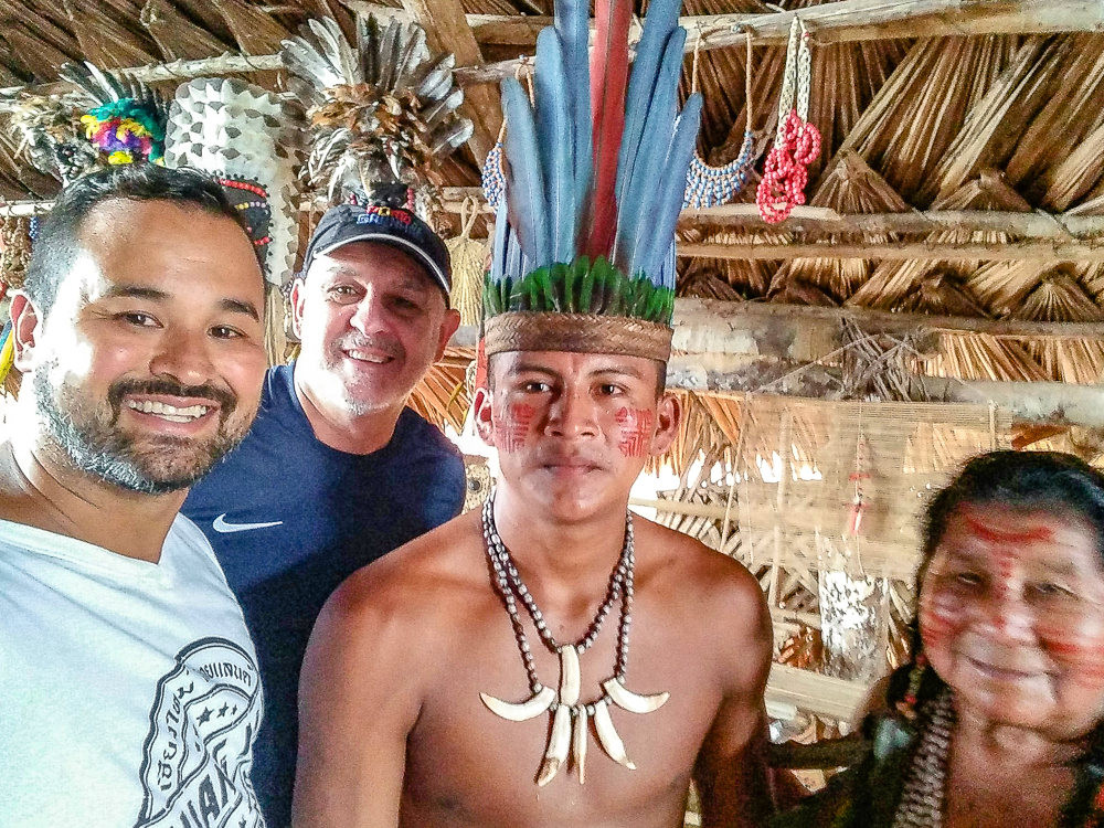 Manaus Tribu Dessana Avec La Grand Mere Et Le Petit Fils