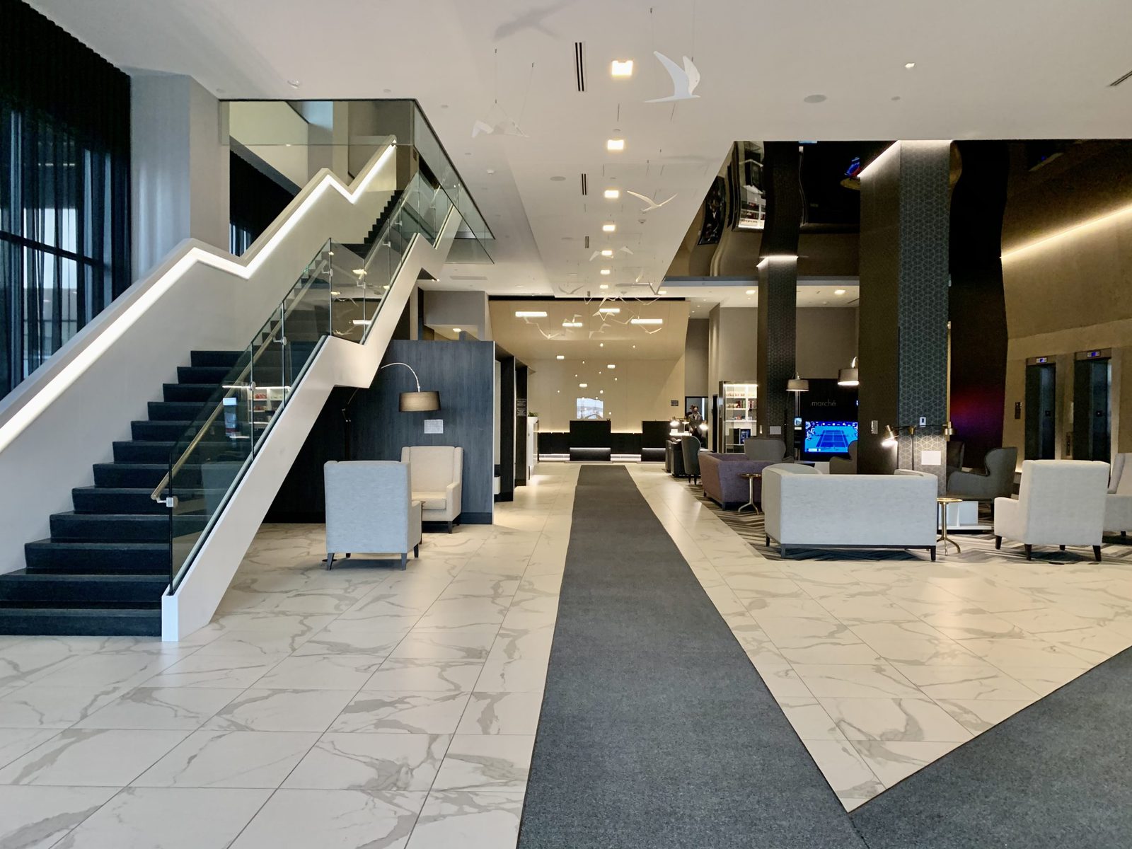 Entrée du rez-de-chaussée vers la réception