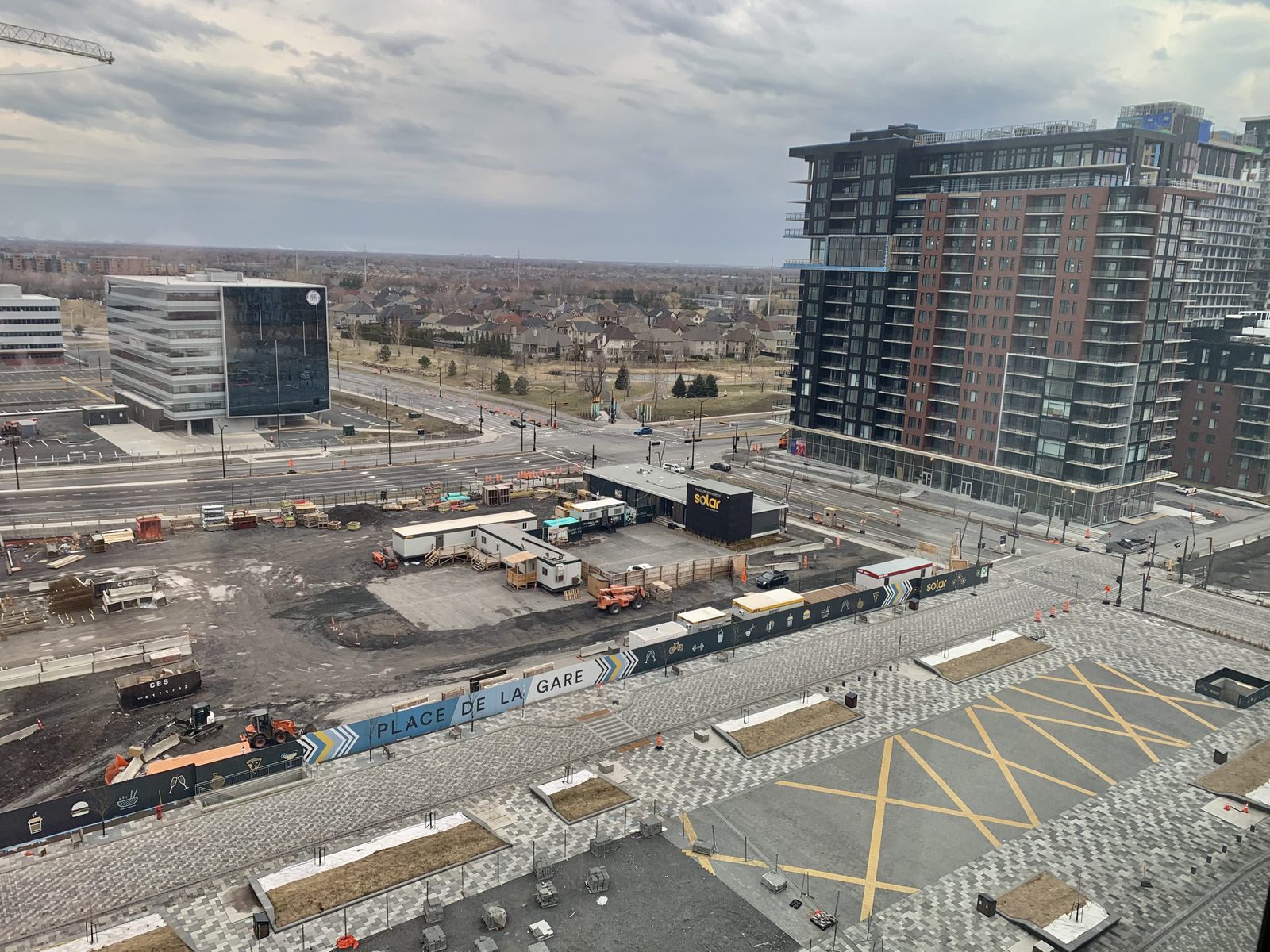 Construction autour du Courtyard Montréal-Brossard