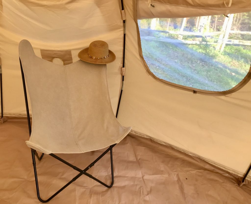 Chaise dans la tente Hôtel UNIQ