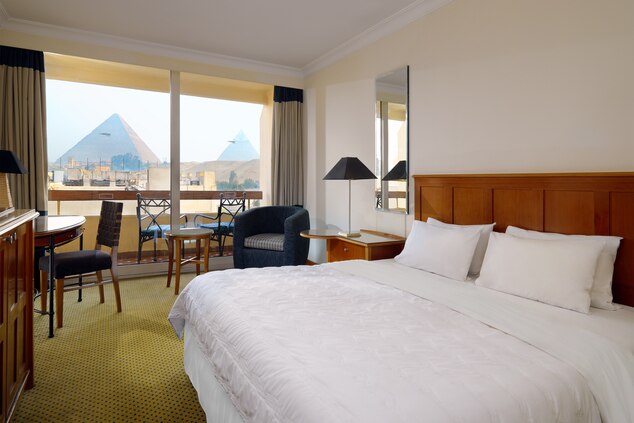 caimd king deluxe guestroom hor clsc