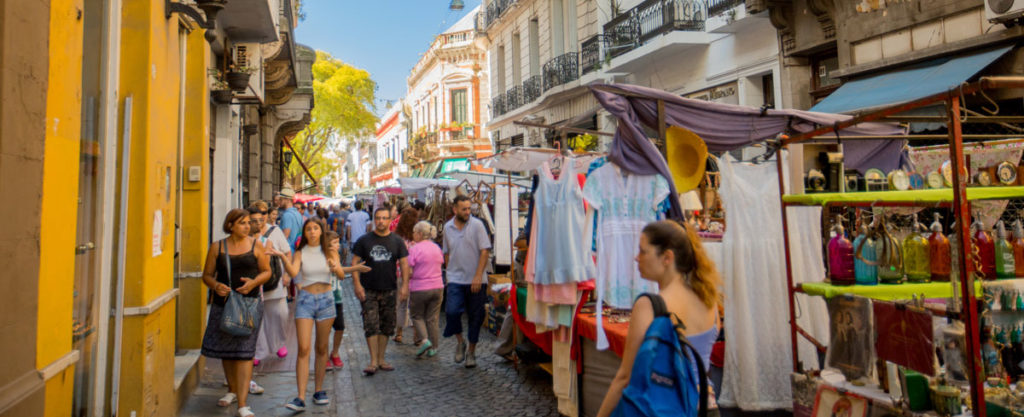 Marche de rue de San Telmo Credit office du tourisme Buenos Aires