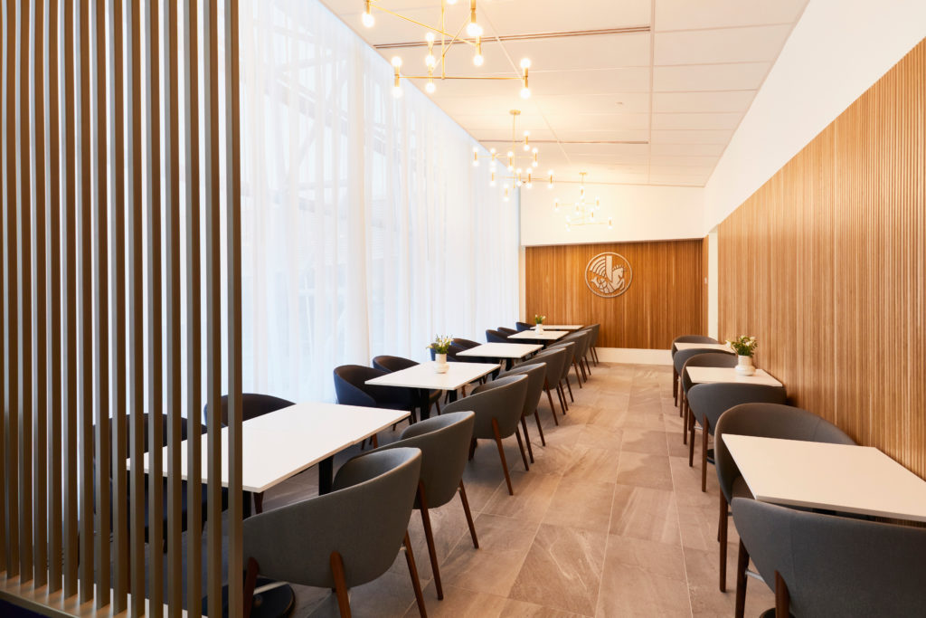 Salon AF YUL R. Night Service