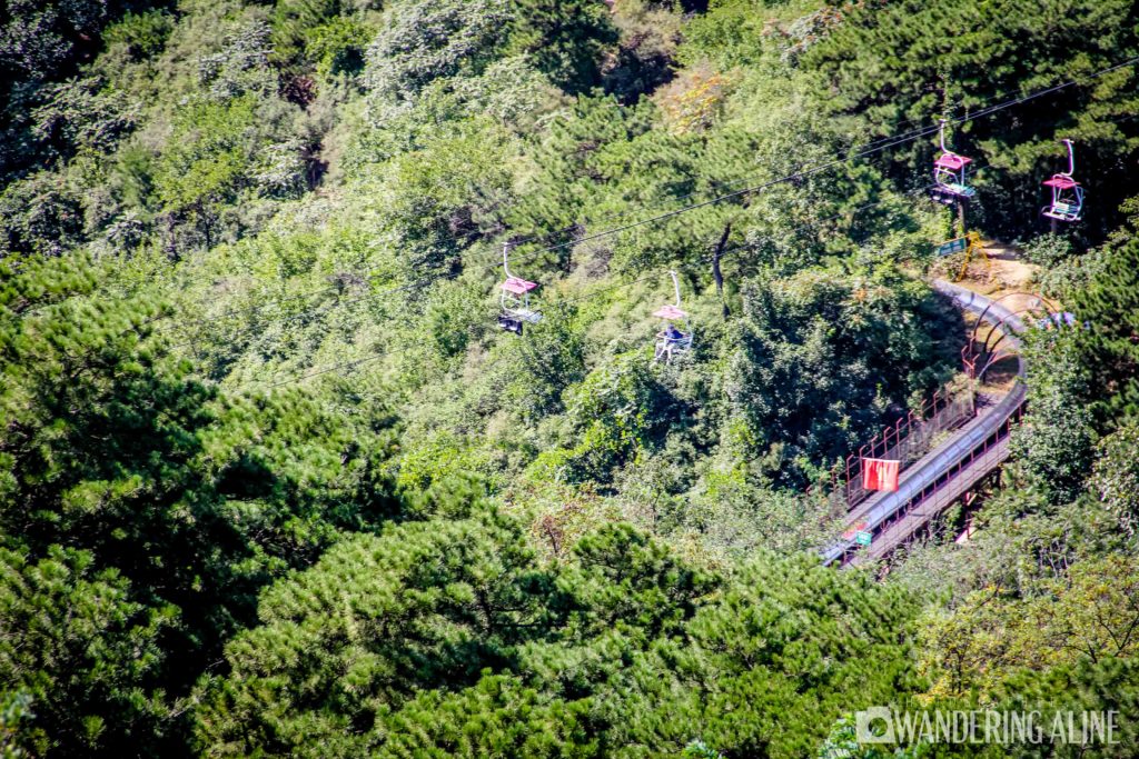 Téléphérique et toboggan