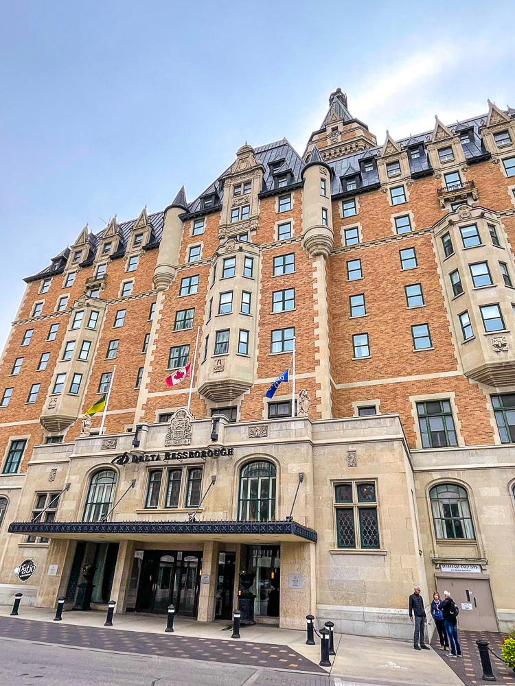 Delta Bessborough – Façade