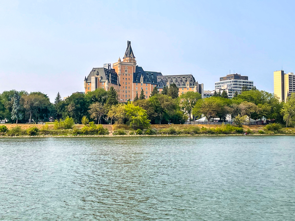 Hôtel Delta Bessborough – Kiwanis Park – rivière Saskatchewan Sud