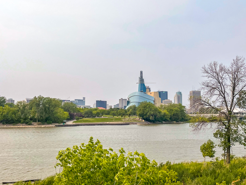 Rivière Assiniboine, musée et Esplanade Riel