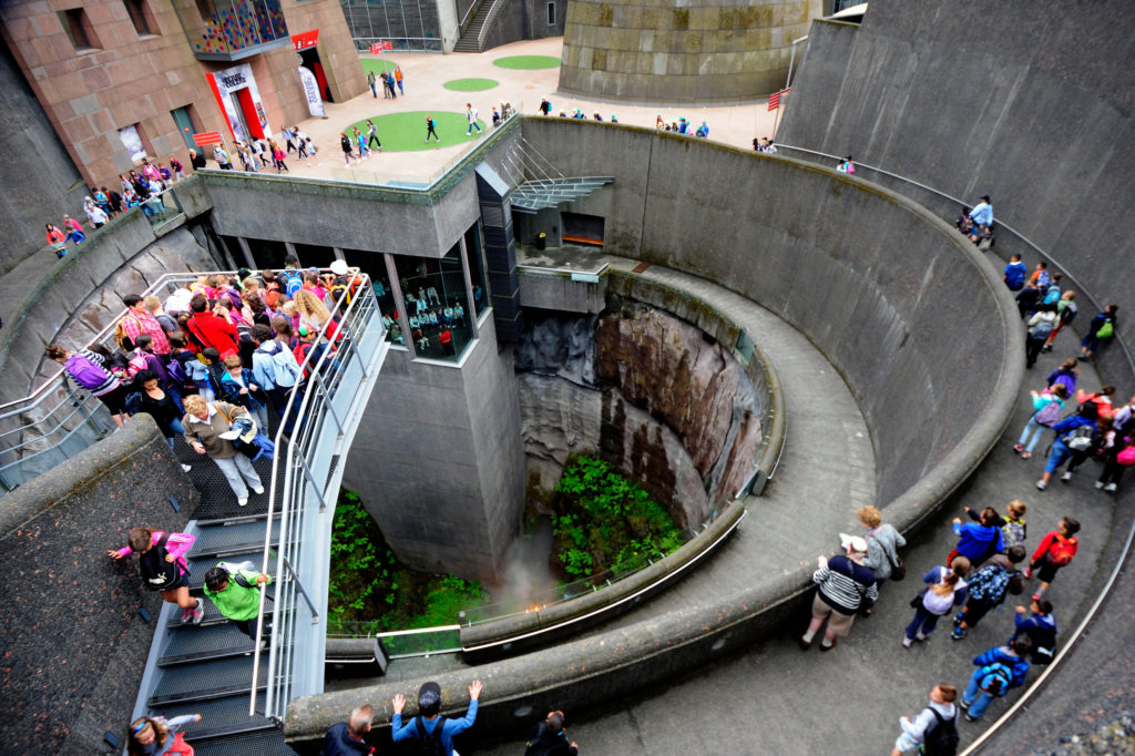 Parc Vulcania. Cratère et Caldera. Crédit Vulcania
