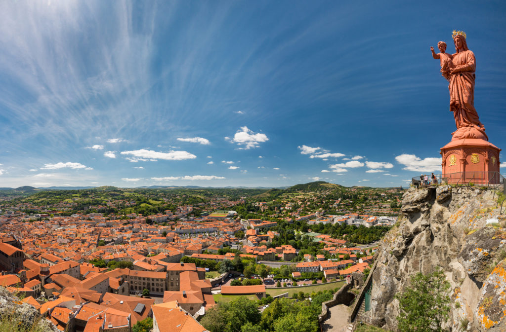 Le Puy-en-Velay - statue de Notre-Dame de France. Crédit F.Cormon/ Auvergne-Rhône-Alpes Tourisme