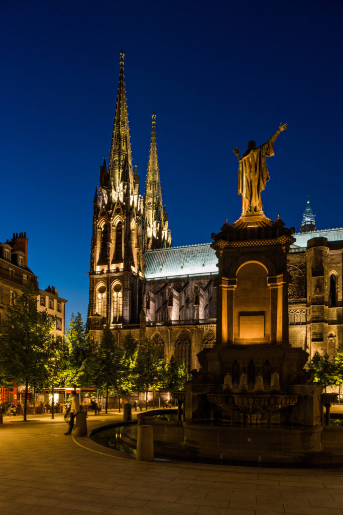 Clermont-Ferrand - Cathédrale gothique Notre-Dame de l'Assomption. Crédit A.Frich/Auvergne-Rhône-Alpes Tourisme